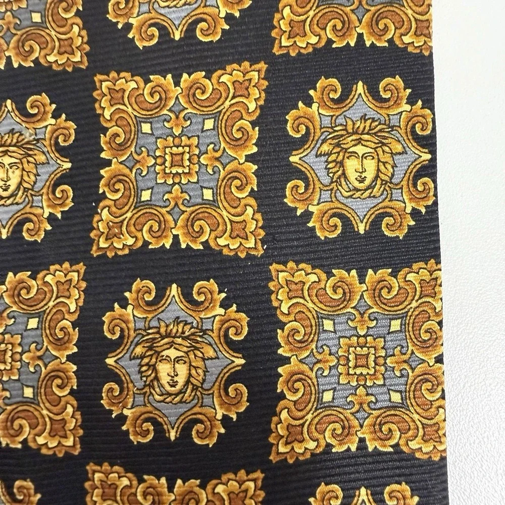 Gianni Versace Mens Tie Baroque Medusas Gold/Navy Silk Japan 3.75